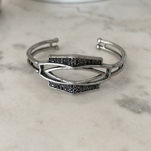 | Geometric bangle |